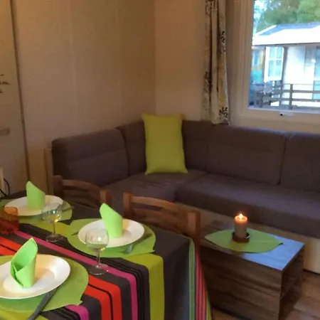 Confortable Proche De Avec Piscine Partagee Holiday home
