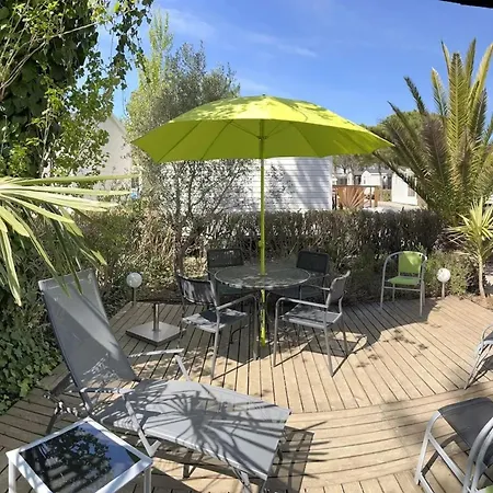 Confortable Proche De Avec Piscine Partagee