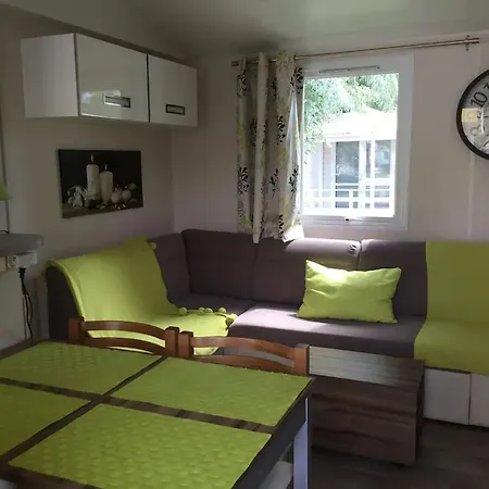 Confortable Proche De Avec Piscine Partagee Дом отдыха Виас