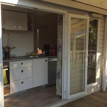 Confortable Proche De Avec Piscine Partagee Vias