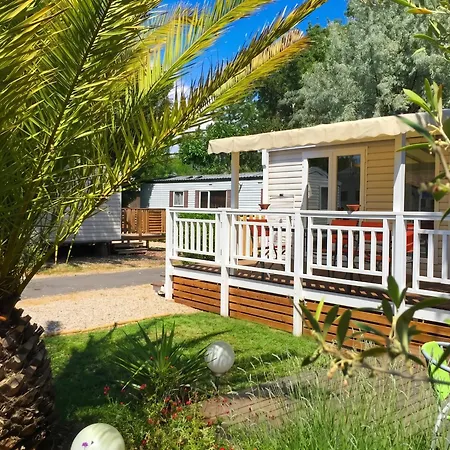 De 3 A A 600 M De La Avec Piscine Partagee Et Terrasse Amenagee Hébergement de vacances *