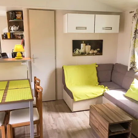 بيت للعطل Confortable Proche De Avec Piscine Partagee فيا