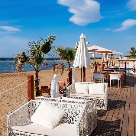 بيت للعطل Confortable Proche De Avec Piscine Partagee *