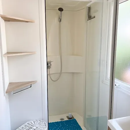 بيت للعطل Confortable Proche De Avec Piscine Partagee *