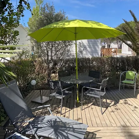 Confortable Proche De Avec Piscine Partagee * فيا